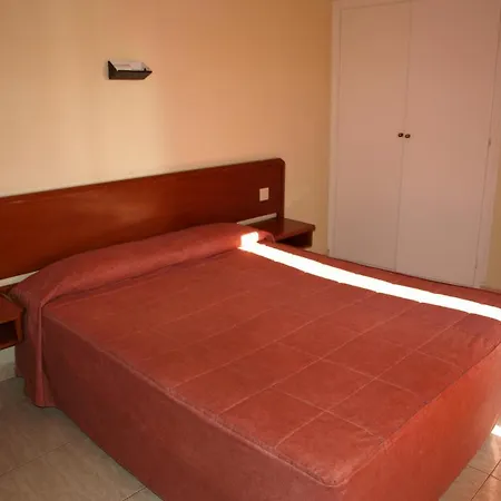Madison Bahia Sitges